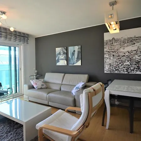 Impresionante Apartamento Con Piscina En *