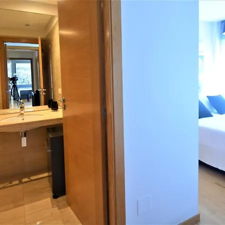 Impresionante Apartamento Con Piscina En *