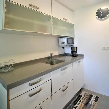 Impresionante Apartamento Con Piscina En *
